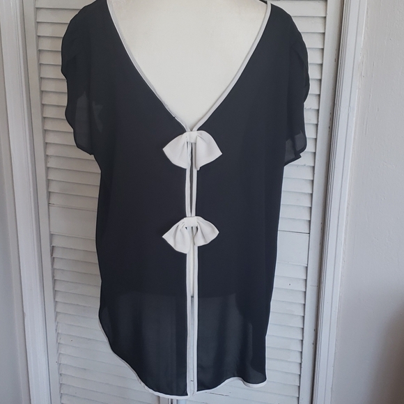 Black Sheer Top w/Cream Piping & Bows in Back, 2x - Picture 3 of 8